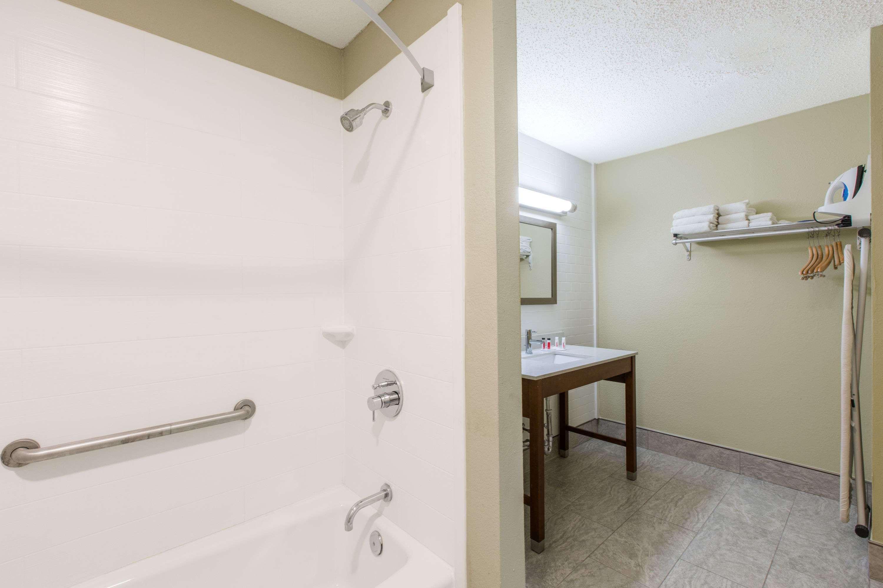 Days Inn & Suites Big Spring Εξωτερικό φωτογραφία